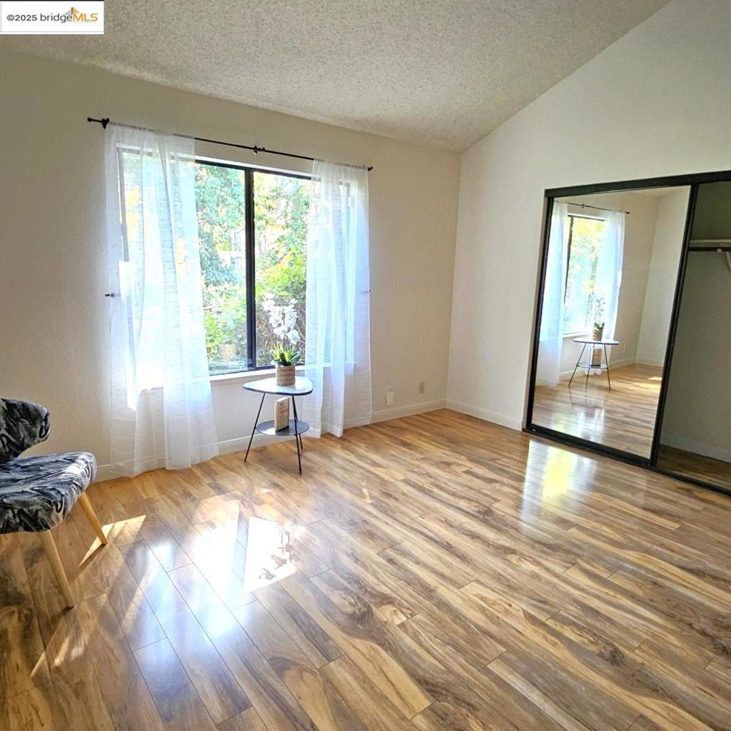 UNIVERSITY HILLS - Residential