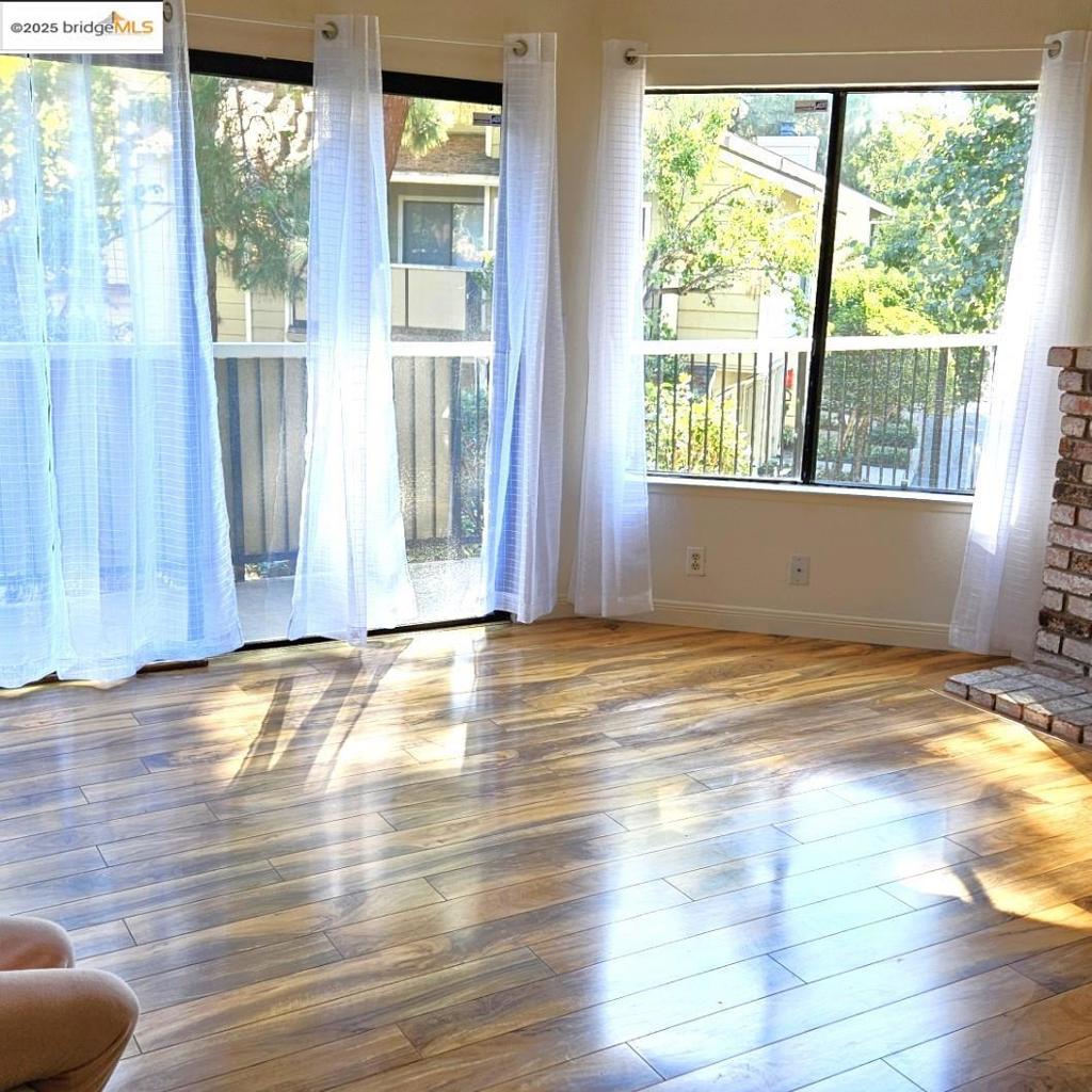 UNIVERSITY HILLS - Residential
