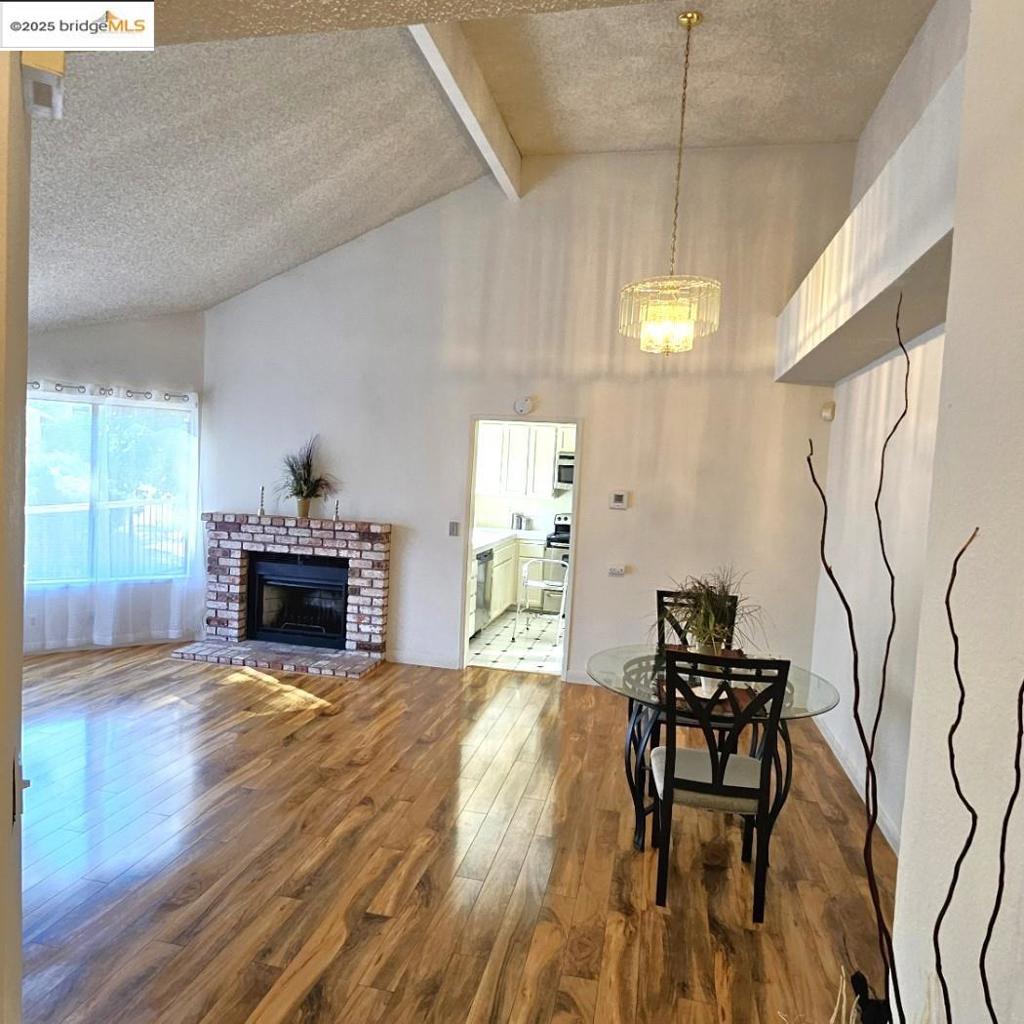 UNIVERSITY HILLS - Residential