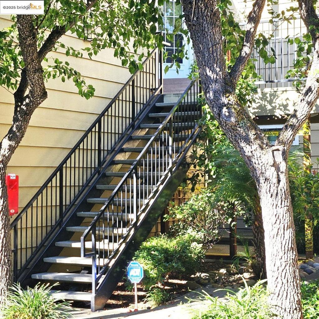 UNIVERSITY HILLS - Residential