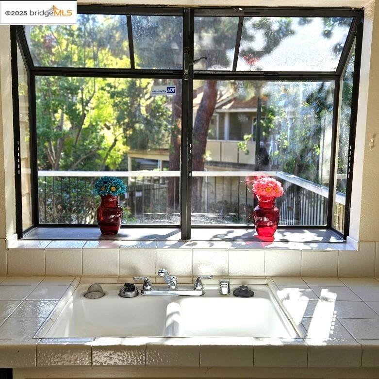 UNIVERSITY HILLS - Residential