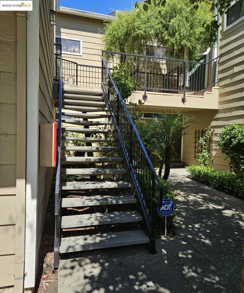 UNIVERSITY HILLS - Residential