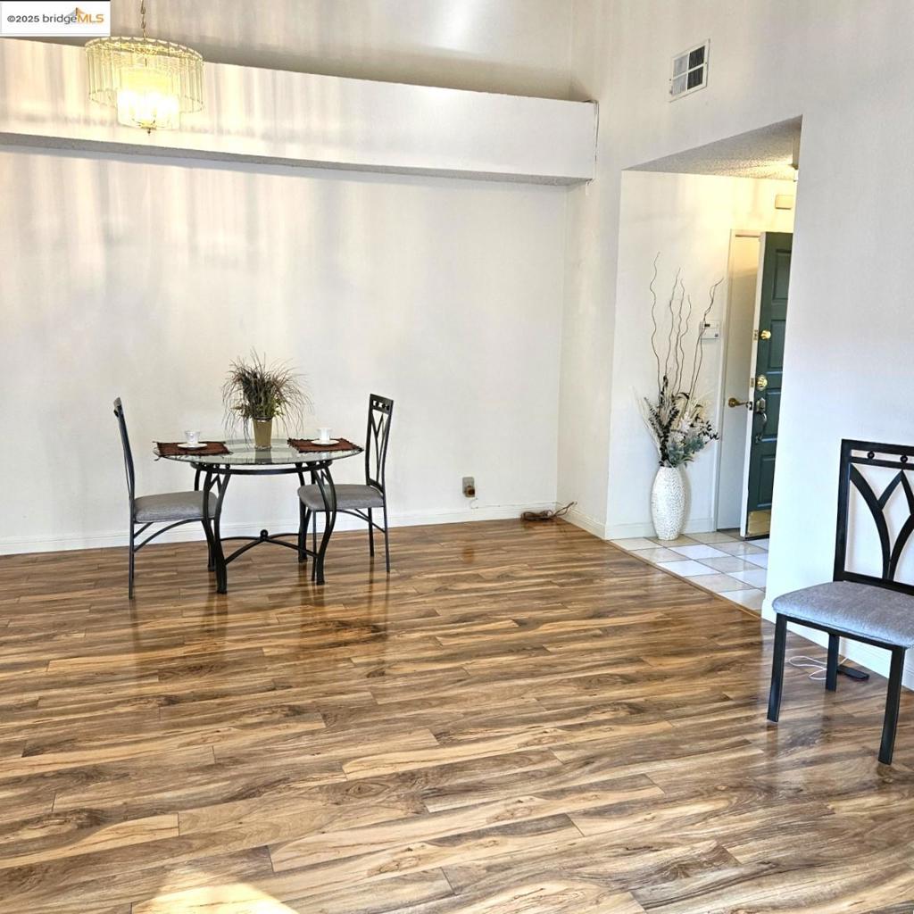 UNIVERSITY HILLS - Residential