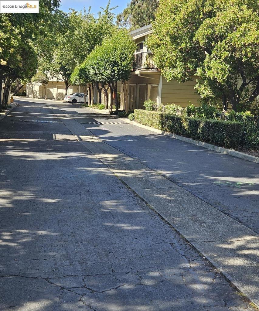 UNIVERSITY HILLS - Residential