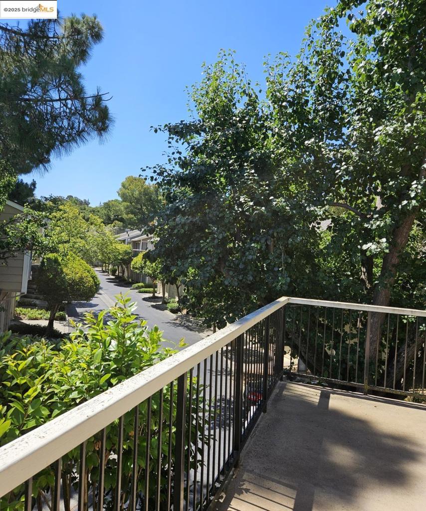 UNIVERSITY HILLS - Residential