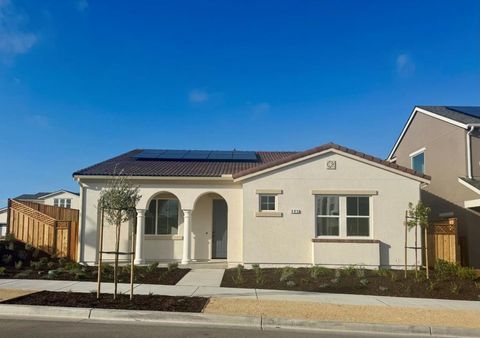 Photo of 605 Santa Ynez Way, Marina, CA 93933 (MLS # ML82024943)