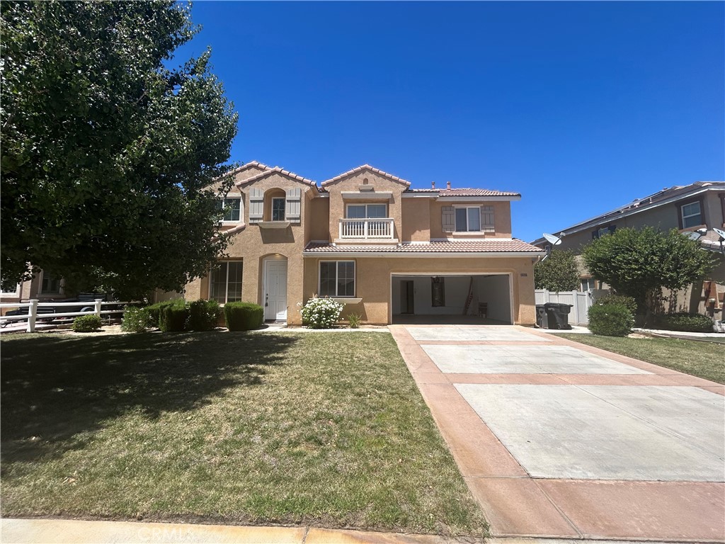 House for rent 4 bedrooms and 3 bathrooms, a den upstairs, plus a library room on first floor. (1 bedroom and 1 full bathroom downstairs) a walking distance from Highland H.S. and easy access to 14 freeway, shopping center ,and retail stores.