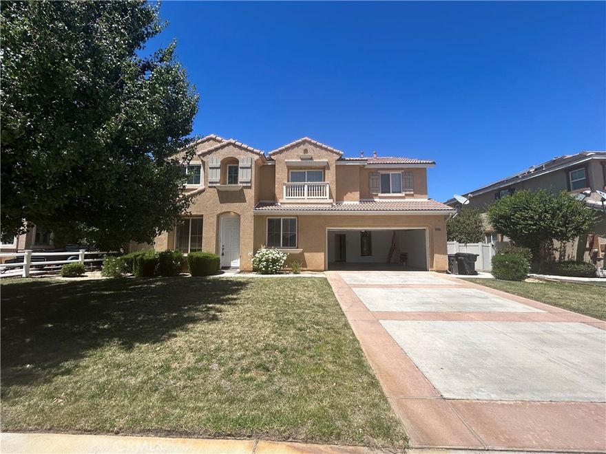 House for rent 4 bedrooms and 3 bathrooms, a den upstairs, plus a library room on first floor. (1 bedroom and 1 full bathroom downstairs) a walking distance from Highland H.S. and easy access to 14 freeway, shopping center ,and retail stores.