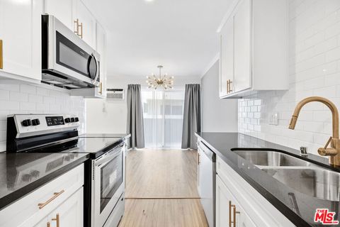 Photo of 960 Larrabee Street #214, West Hollywood, CA 90069 (MLS # 26791263)