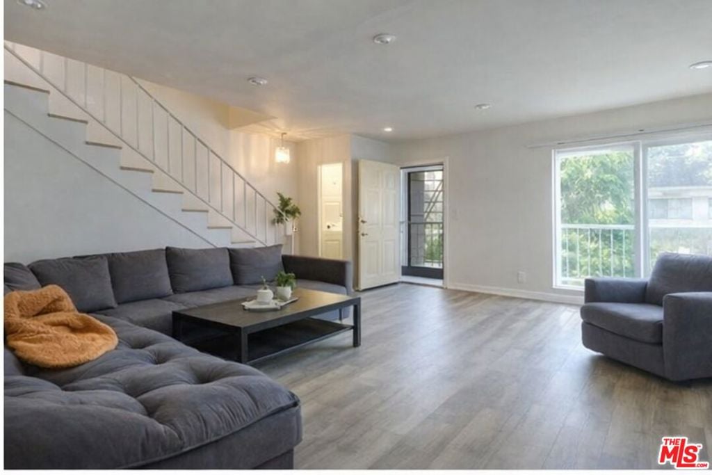 7000 S La Cienega Boulevard