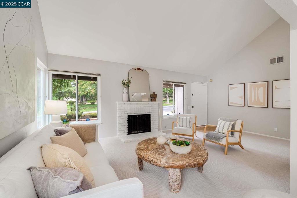 THECRSINGS - Residential Lease