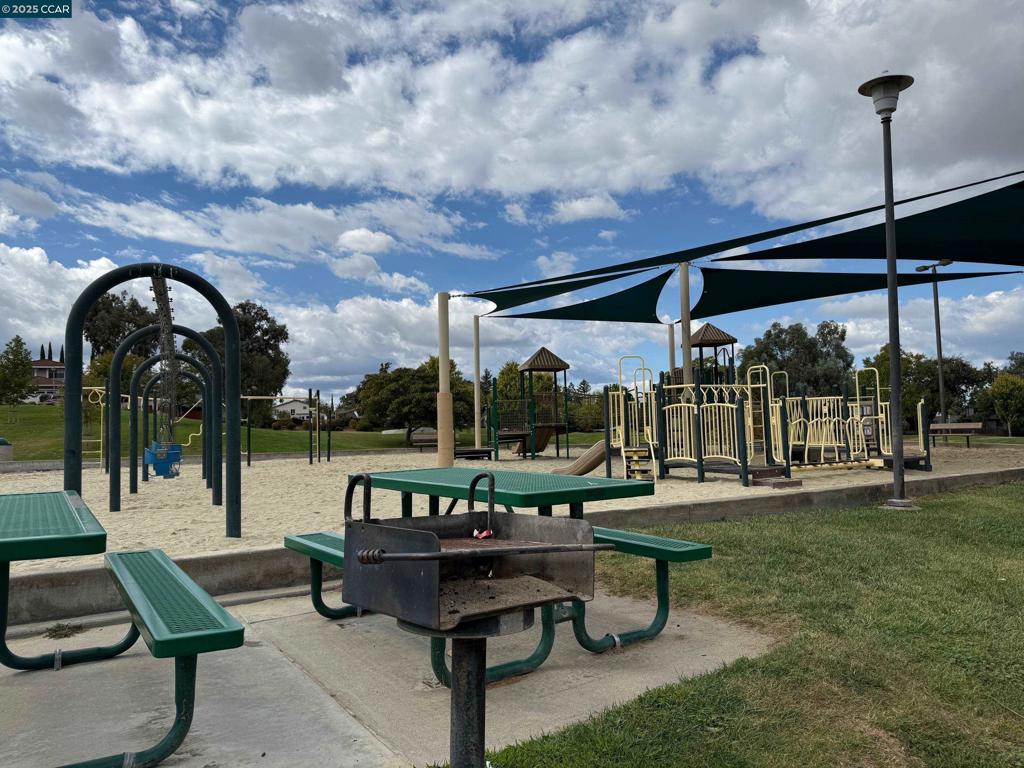 THECRSINGS - Residential Lease