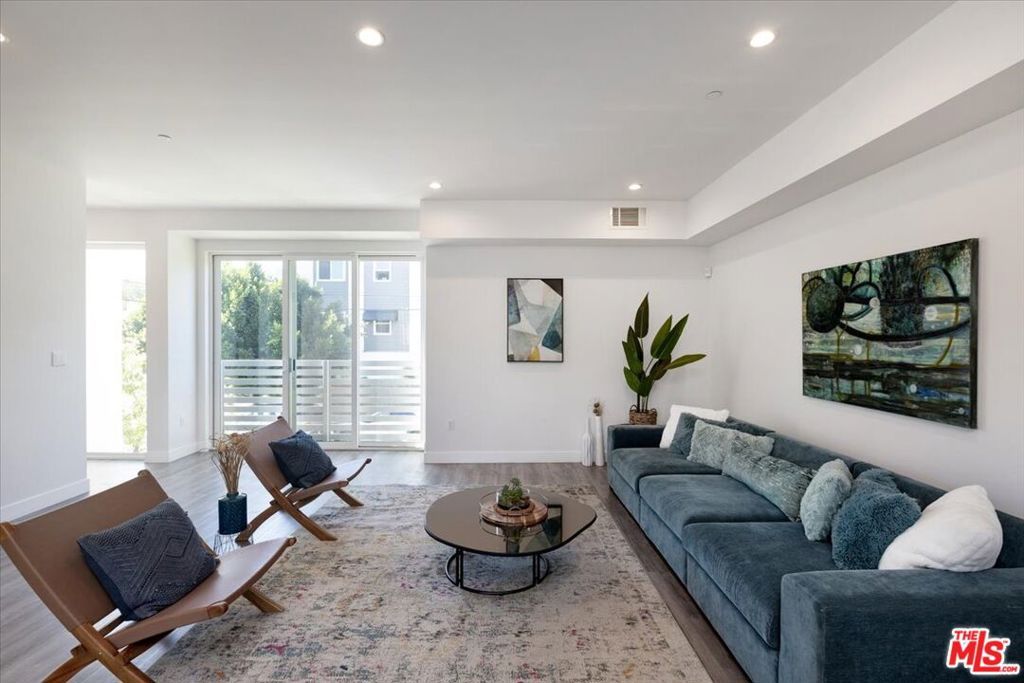 Photo of 5422 Camellia Avenue, North Hollywood, CA 91601 (MLS # 25606823)