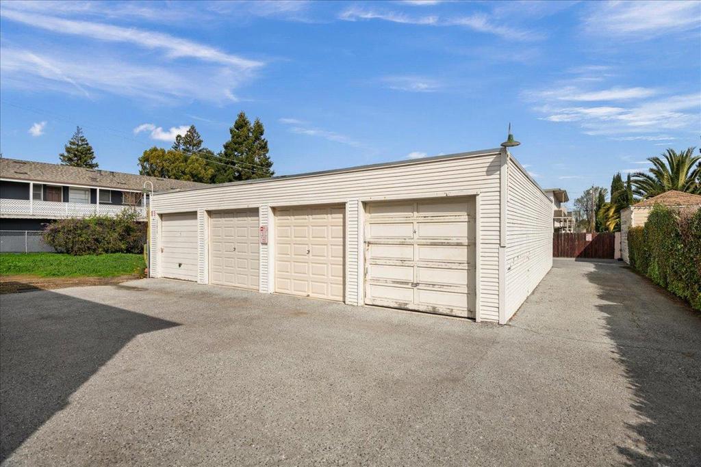 220 N San Mateo Drive