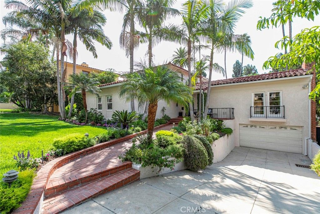 Photo of 332 Cumberland Road, Glendale, CA 91202 (MLS # PF25232303)