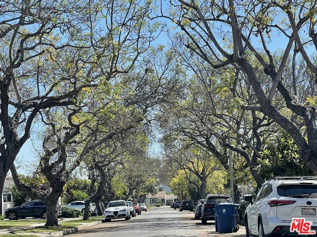 Photo of 2735 Barry Avenue, Los Angeles, CA 90064 (MLS # 26667429)