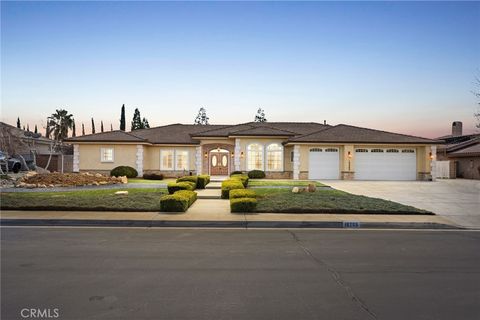 Photo of 19265 Kanbridge St, Apple Valley, CA 92308 (MLS # HD26019333)