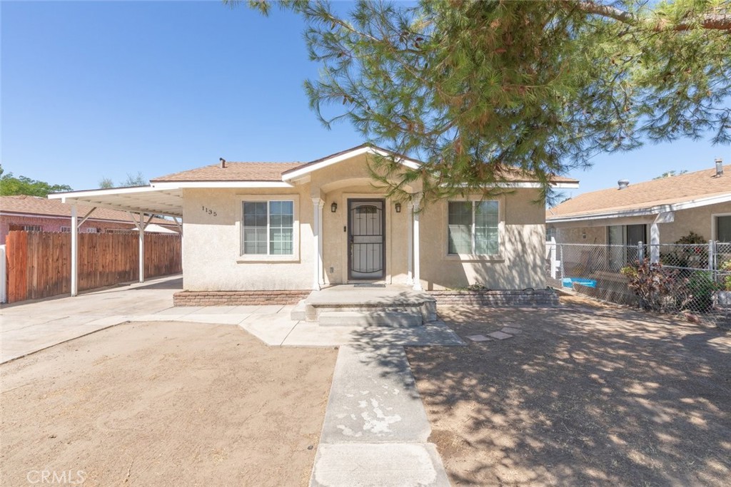 Welcome to your exciting new home opportunity! This single-story residence is an ideal starter for a growing family or anyone seeking to downsize. It comes with a spacious kitchen, double-pane windows, a relatively new AC system, and a water heater. Revel in the possibilities offered by the generous backyard and take advantage of nearby shopping and dining options just minutes from the charming historic downtown Redlands!