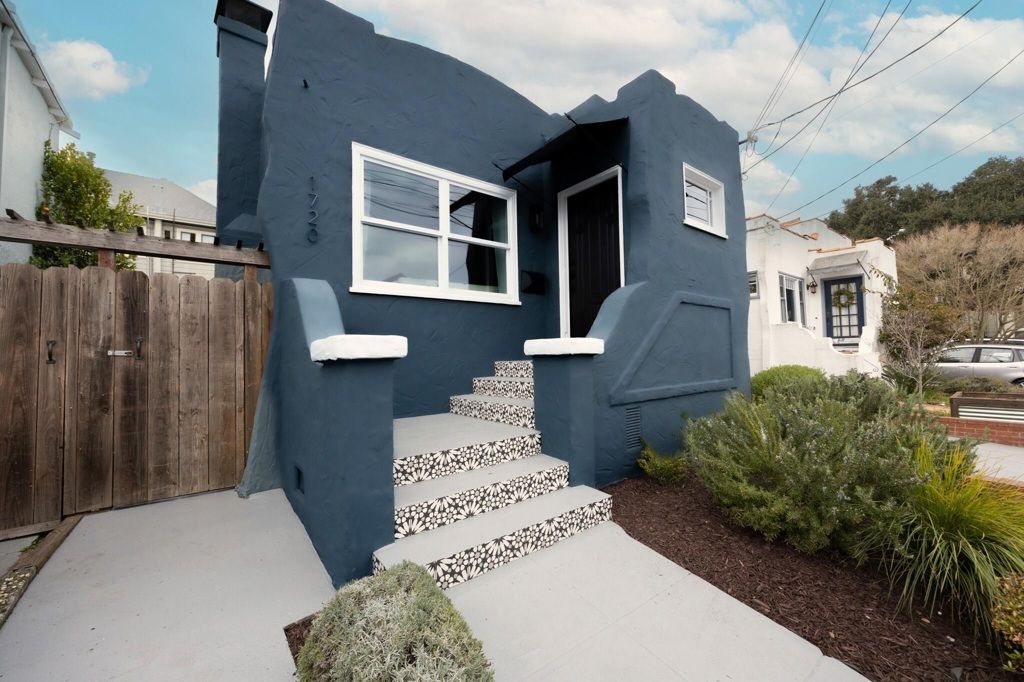 Photo of 1720 1720 Walnut St. St, Alameda, CA 94501 (MLS # 41121662)