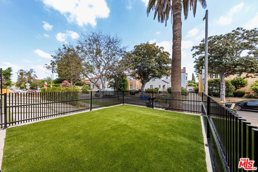 1019 S Citrus Avenue