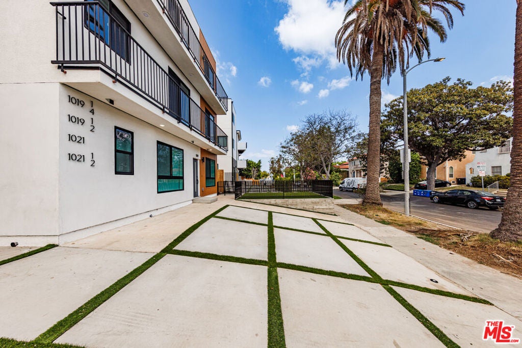 1019 S Citrus Avenue