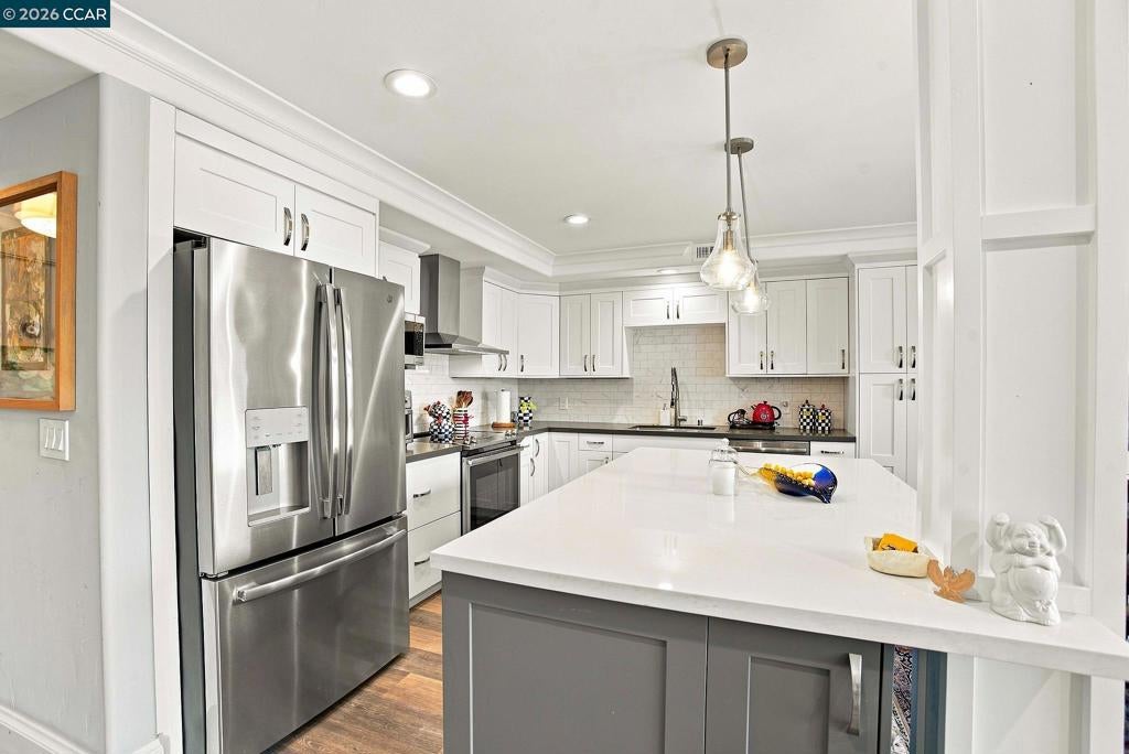 2032 Golden Rain Road 6