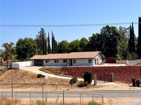 Photo of 15290 golden star Avenue, Riverside, CA 92506 (MLS # IV26188651)