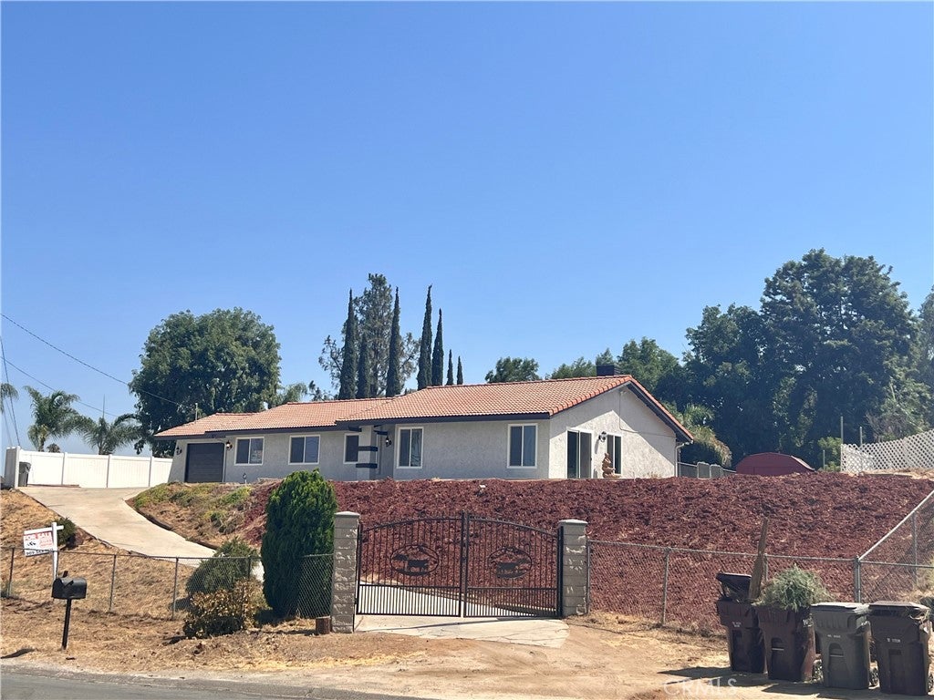 15290 golden star Avenue