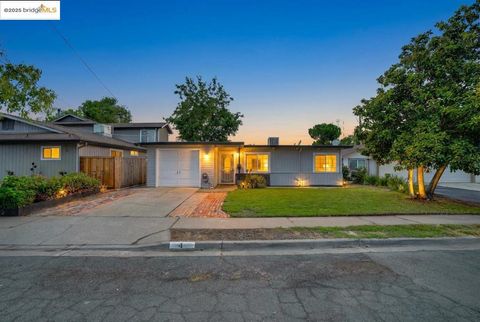 Photo of 4 Wightman Ct, Antioch, CA 94509 (MLS # 41119497)