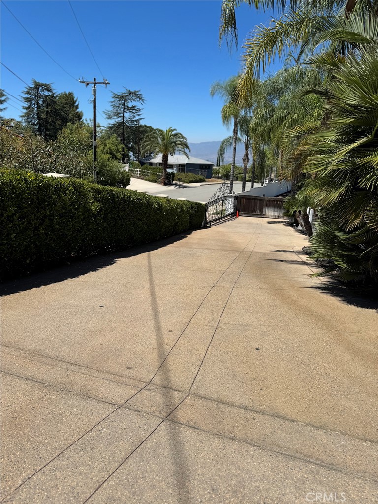 PRIVATE GATED 1BR/1BA FURNISHED APARTMENT - SOUTH REDLANDS: Exceptional fully furnished 1-bedroom, 1-bathroom apartment behind secure gates in prestigious South Redlands, featuring separate entrance from adjoining main estate. This turnkey rental includes a spacious bedroom, full bathroom, complete kitchen with stainless steel appliances, comfortable living room, and dedicated dining area - all furniture and utilities included for hassle-free living. Perfect for professional traveling or Loma Linda University students, medical professionals, or anyone seeking convenient all-inclusive living in a quiet, secure gated community with immediate occupancy available.