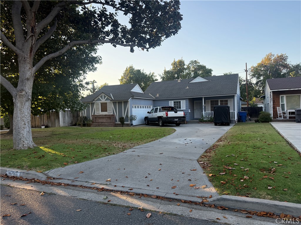 Main image without alt text