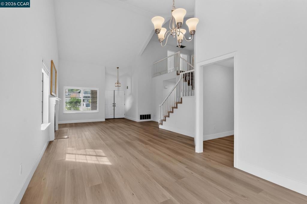 40 Saint Tropez Ct
