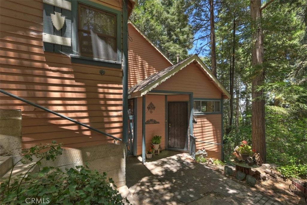 563 E Victoria Court