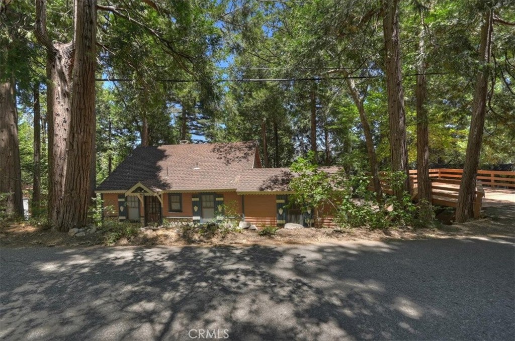 563 E Victoria Court