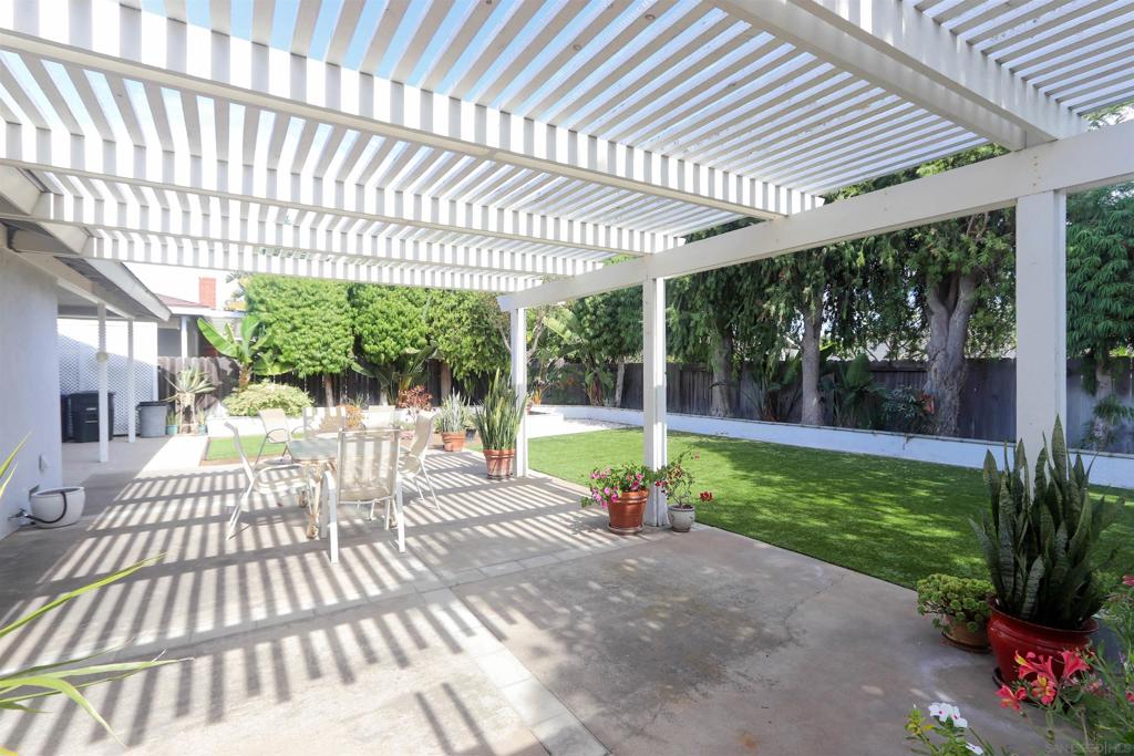 1112 E Del Mar Ave