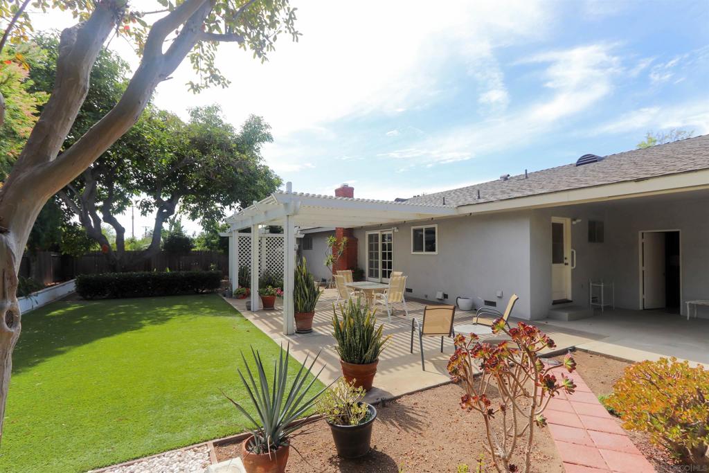 1112 E Del Mar Ave