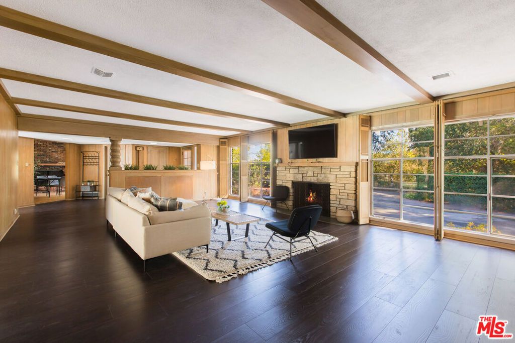 Photo of 19471 Rosita Street, Tarzana, CA 91356 (MLS # 26836911)