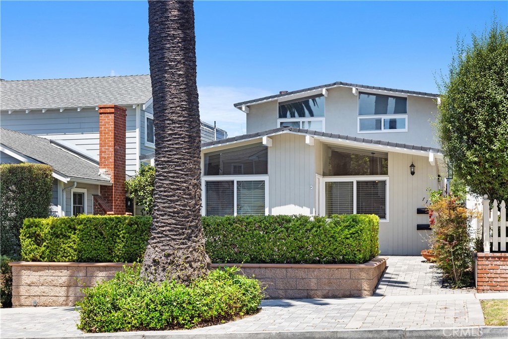 Corona del Mar North of PCH (CNHW) - Residential