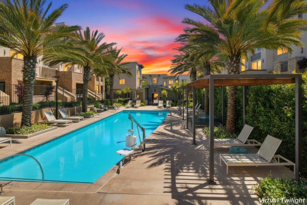 6074 Colt Pl PL 104, Carlsbad CA 92009