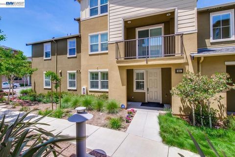 Photo of 651 Elderberry Dr, Milpitas, CA 95035 (MLS # 41129761)