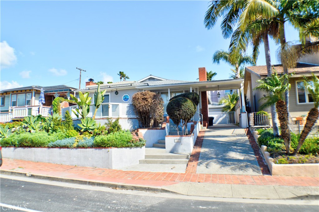 Fully Furnished Home in Southwest San Clemente. Available 8/1/25 - 6/30/26. Walking distance to T-street Beach, shopping and dining. a lovely single story 3 bedroom home, 3rd room den with bed, 2 bath rooms All wood flooring through out the home. Nice size front patio and private backyard with patio.
