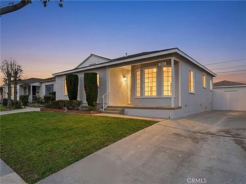 Photo of 2917 Del Amo Boulevard, Lakewood, CA 90712 (MLS # CV26074341)