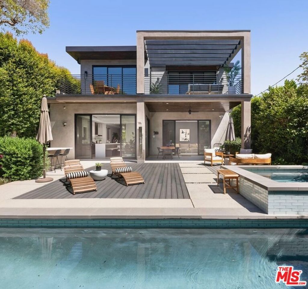 Photo of 125 S Medio Drive, Los Angeles, CA 90049 (MLS # 25582011)