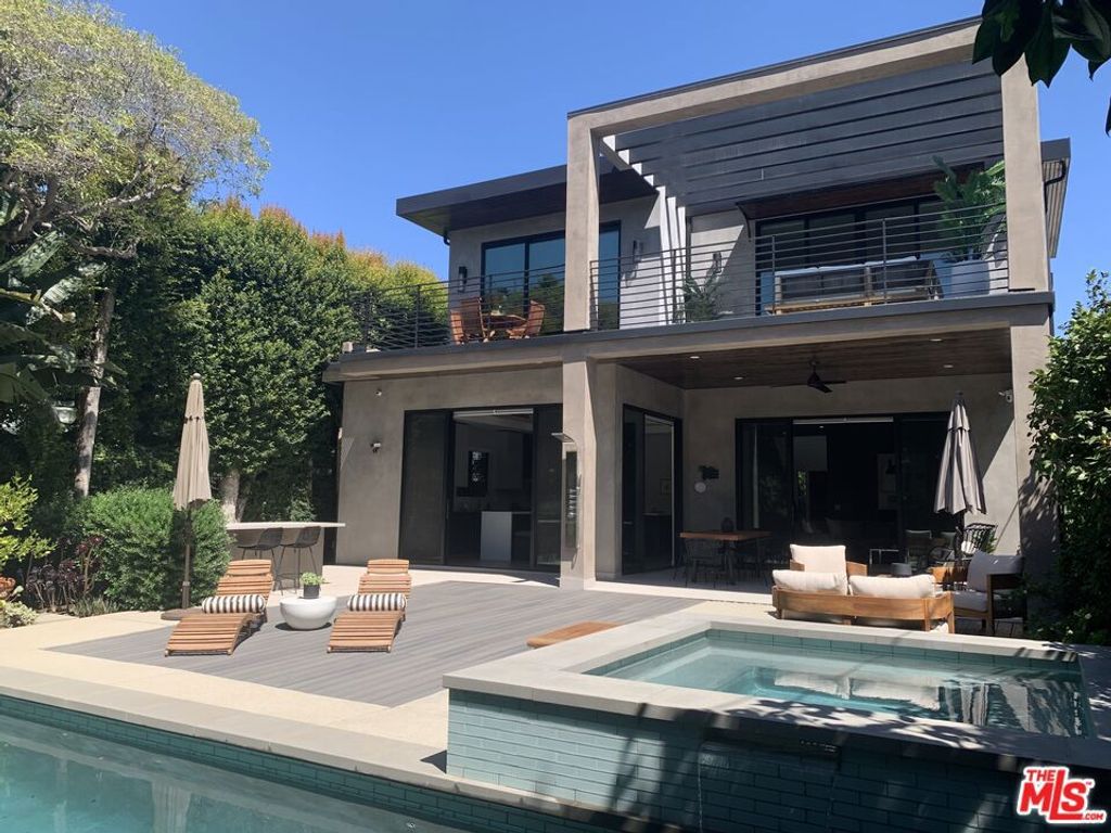 Photo of 125 S Medio Drive, Los Angeles, CA 90049 (MLS # 25582011)