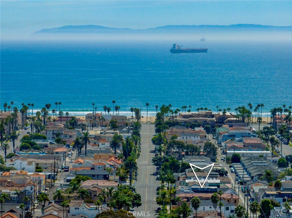 Photo of 521 12th St, Huntington Beach, CA 92648 (MLS # OC26000617)