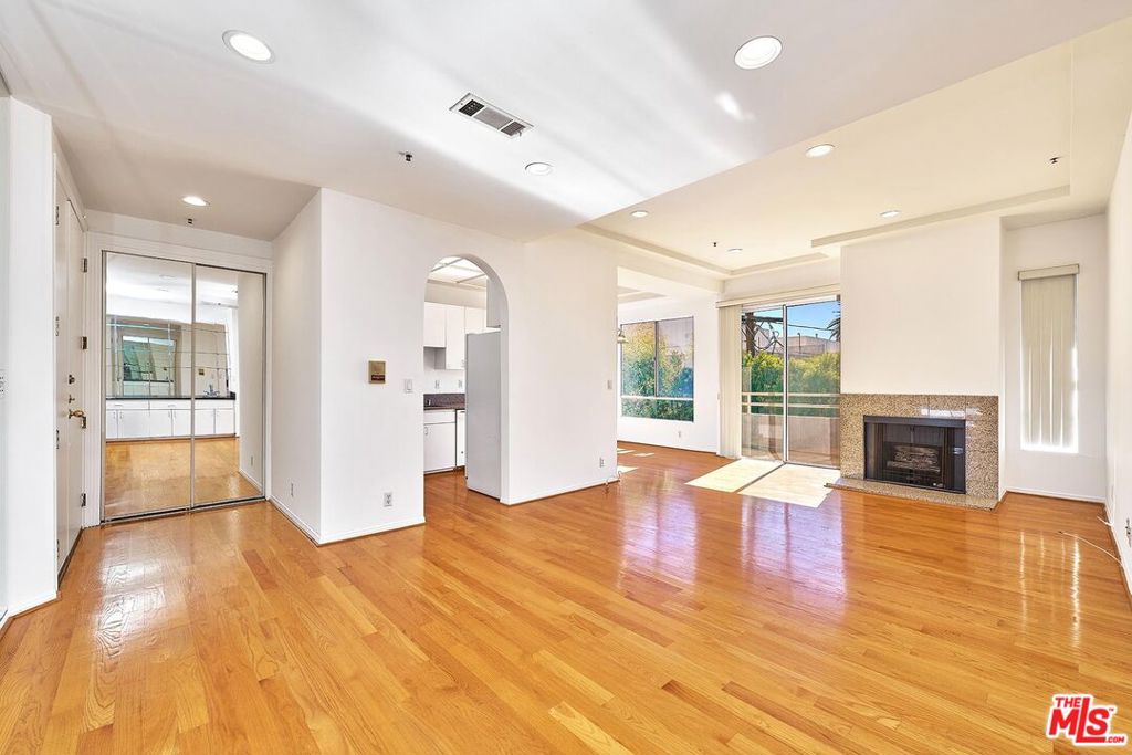 5050 Maplewood Avenue 206