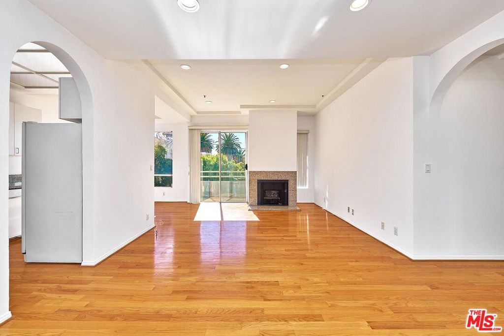 5050 Maplewood Avenue 206