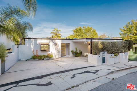 Photo of 3352 Oak Glen Drive, Los Angeles, CA 90068 (MLS # 26667963)