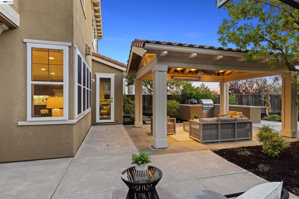 3428 Ironwood Dr