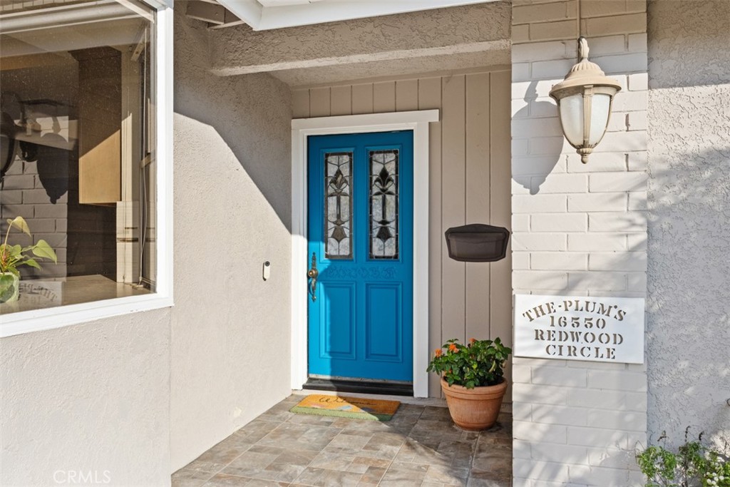 16550 Redwood